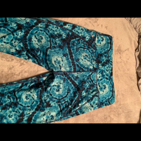 Fabletics size large 7/8 leggings. Sooo comfy! - Picture 1 of 2